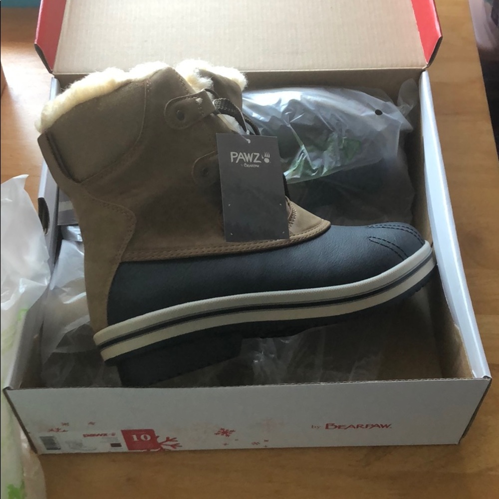 Bear paw boots size 10